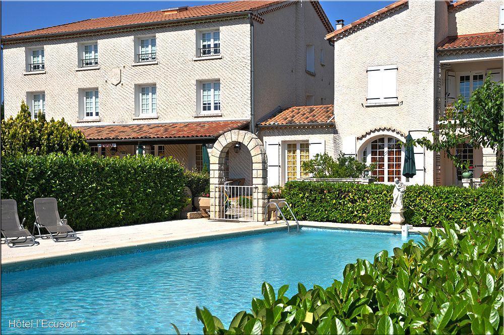 Hotel Ecusson Saint-Hilaire-de-Brethmas Exterior photo