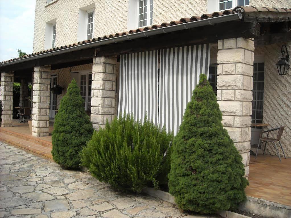 Hotel Ecusson Saint-Hilaire-de-Brethmas Exterior photo