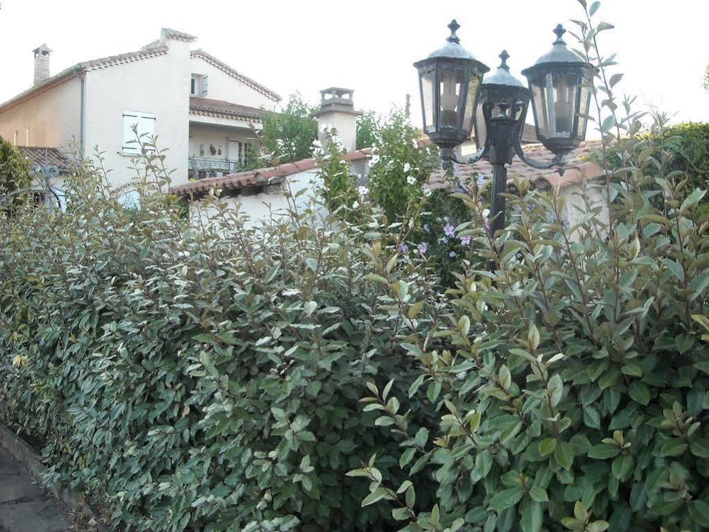 Hotel Ecusson Saint-Hilaire-de-Brethmas Exterior photo